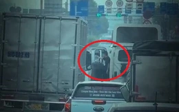 Lạng lách sau mâu thuẫn trên đường, hai tài xế bị công an mời làm việc