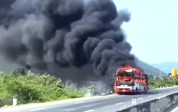 Cháy xe khách trên quốc lộ 1 qua Khánh Hòa, kẹt xe kéo dài