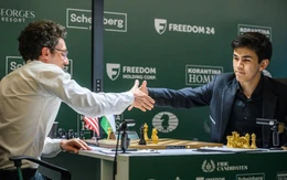 Thủ hòa thành công, kỳ thủ 20 tuổi Sindarov xây chắc đỉnh bảng