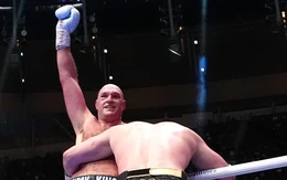 Tyson Fury trở lại ấn tượng sau 16 tháng, thách thức Joshua