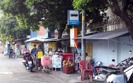 Vỉa hè lộn xộn đang cản trở hành khách xe buýt