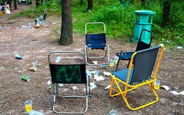 Thói quen 'trả tiền thì có đội ngũ dọn dẹp' nên luôn để lại sự bừa bộn cho người khác