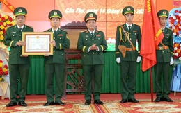 Bộ đội biên phòng Cần Thơ nhận Huân chương Chiến công hạng nhì