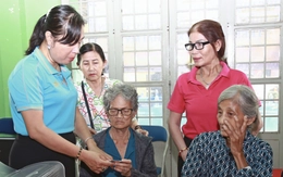 Nhiều xã ở TP.HCM đưa dịch vụ công về ấp, hỗ trợ người dân nộp hồ sơ trực tuyến