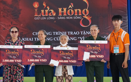 Sinh viên gây quỹ tặng bảo hiểm y tế, cửa hàng '0 đồng' cho cựu Thanh niên xung phong TP.HCM