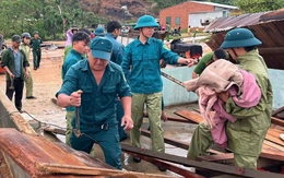 Mưa dông quật sập, tốc mái 11 căn nhà ở Lâm Đồng