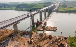 Cao tốc Cam Lộ - La Sơn vượt 'bão giá' và nắng nóng