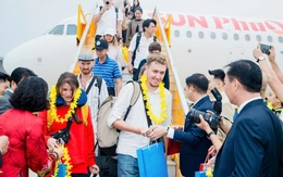 Hàng không tăng chuyến, Nha Trang đón làn sóng khách đổ về dịp lễ