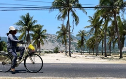 Xã báo cáo lý do gì để không bồi thường đất ở cho dân bị thu hồi đất khác làm khu tái định cư?