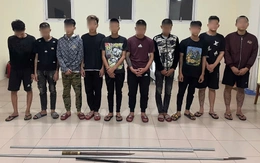 Nhóm thanh thiếu niên mang hung khí truy đuổi nhau trên đường, 1 người chết