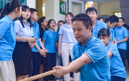 Học sinh khuyết tật hào hứng kéo co, nhảy bao bố