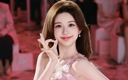 Triệu Lộ Tư mặc đầm đính 350 cánh hoa của Phan Huy