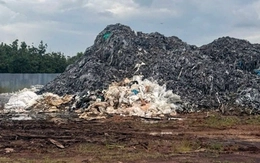 Khởi tố 2 người đổ 567 tấn da bò phế thải ra ngoài gây ô nhiễm