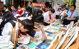 'Du hành 16 vương quốc sách', học sinh TP.HCM dự hội thi 'Lớn lên cùng sách'