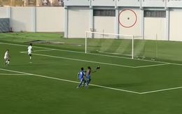 Cầu thủ quê một cục khi chưa ghi bàn đã vội ăn mừng