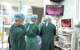 Bị teo thực quản sau điều trị nấm, người phụ nữ chỉ ăn được cháo loãng suốt 10 năm