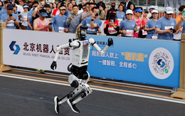 Robot Trung Quốc phá sâu kỷ lục bán marathon của con người