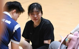 Sao bóng chuyền nữ Trung Quốc khóc nức nở sau trận thua tại Việt Nam