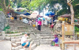 Cần chấn chỉnh ‘nạn xin tiền’ trên núi Cấm để phát triển du lịch