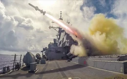 Trung Đông NÓNG: Tàu khu trục Mỹ nổ súng, bắt giữ tàu chở hàng Iran; Tehran thề sẽ trả đũa
