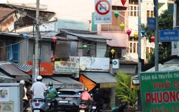 Nhiều tài xế 'giật mình' khi chạy vào khung giờ cấm trên đường Mai Thị Lựu