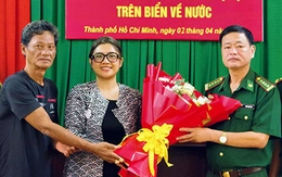 Bàn giao thuyền viên bị trôi dạt trên biển cho Tổng lãnh sự quán Indonesia