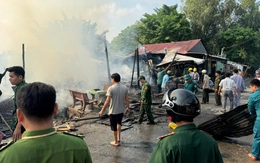 Cháy rụi 4 căn nhà của hộ cận nghèo ven sông