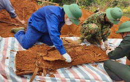 Hài cốt liệt sĩ được chôn cùng lọ thủy tinh chứa thông tin quý