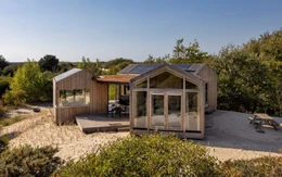 Ngôi nhà 'di chuyển cùng những cồn cát'