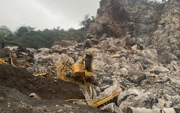Sạt mỏ đá trong đêm, vùi lấp nhiều máy móc