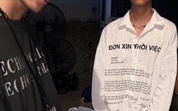 Người trẻ muốn mua áo sơ mi in 'đơn xin thôi việc' để mặc đi làm