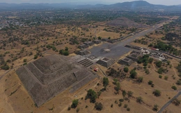 Rúng động Mexico: Tay súng đứng trên đỉnh kim tự tháp xả đạn xuống du khách