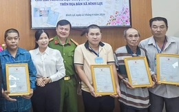 32 người thuộc diện nhân khẩu đặc thù tại xã Bình Lợi được cấp giấy khai sinh, thẻ căn cước