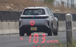 Xe chạy quá tốc độ trên cao tốc, không bằng lái và cà vẹt, tài xế và chủ xe bị phạt 119 triệu đồng