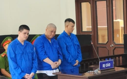 Thuê chở sầu riêng, 3 người 'ôm hàng' mang bán lấy tiền chia nhau tiêu xài