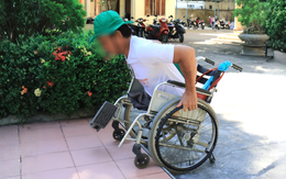 1 tấc thềm thôi cũng là 'bức tường', xây công trình sao nỡ quên người khuyết tật