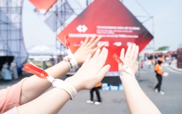 Kim chủ quốc dân Techcombank chiều 'Gai Con' hết mực