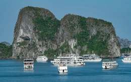 Du thuyền Hạ Long đắt khách dịp lễ 30-4