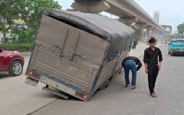 Xe tải sụp hố trên đường Nguyễn Trãi, đoạn vừa hoàn trả mặt bằng chống ngập