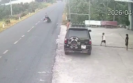 Bé trai đá bóng ra đường làm một người chết, người lớn trông coi, hướng dẫn trẻ kiểu gì vậy?