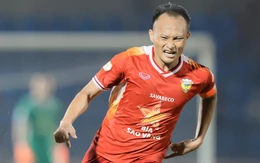 Trọng Hoàng dính thẻ ngồi ngoài 1 trận, tuổi 38 vẫn là trụ cột của đội