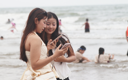 Đông nghịt du khách về biển Cửa Lò bắt đầu mùa Festival du lịch