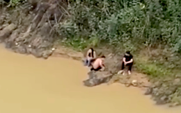 Hai nam sinh lao xuống sông cứu nữ sinh nhảy cầu