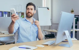 Ngồi điều hòa dễ bị thiếu nước hơn làm việc dưới trời nắng nóng?