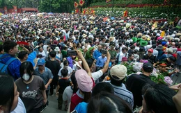 Biển người về Đền Hùng ngày giỗ Tổ Hùng Vương