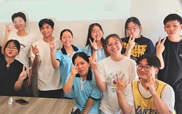 Câu lạc bộ của những người bạn nghe bằng trái tim, 'nói' bằng ngón tay