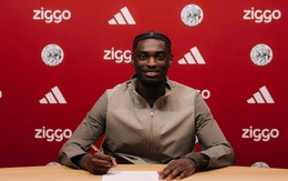 Jorthy Mokio 'đứt' liên lạc với gia đình vì gia hạn hợp đồng ở Ajax