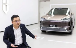 Không cần đến rạp, ô tô Trung Quốc biến đèn pha thành máy chiếu phim ngoài trời