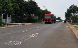 2 xe máy chạy ngược chiều lao vào nhau, 3 người chết