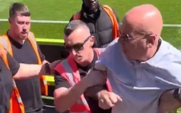 Thực hư chuyện CĐV Anh bị đuổi khỏi sân vì ăn bánh mì kẹp thịt